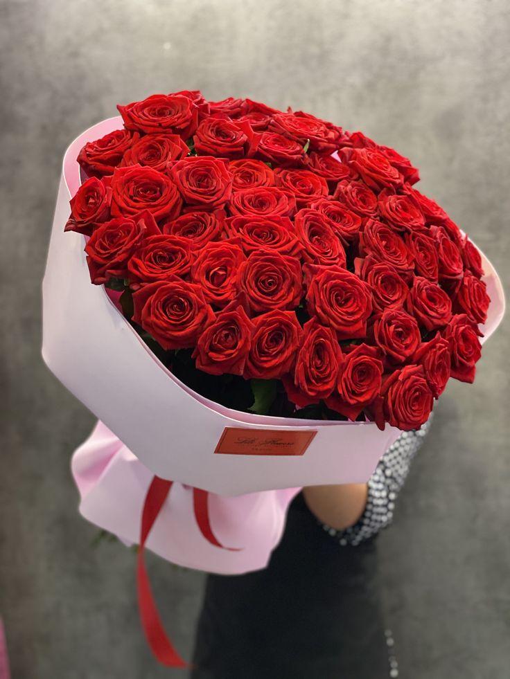 Corporate meeting room with carefully timed floral arrangements that maintain elegance throughout business hours